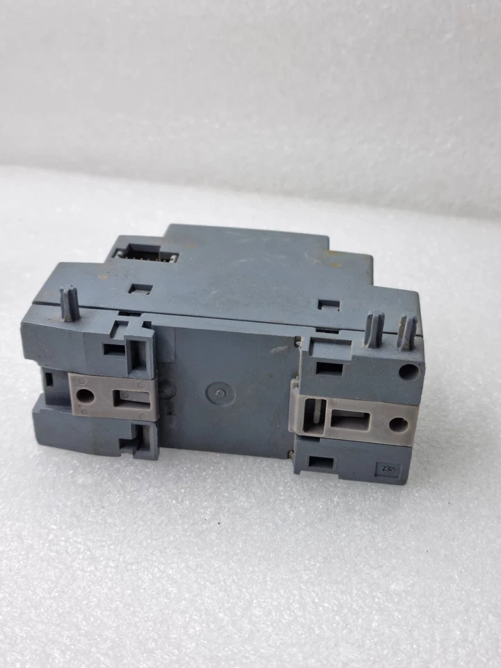 SIEMENS 6ED1055-1FB00-0BA2 DM8 230R EXPANSION MODULE AC/DC 115..240V